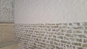 Oude kalklaag verwijderen als voorbereiding op kaleilaag